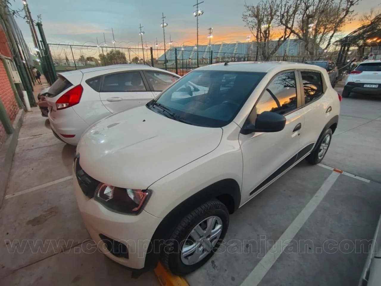 Renaul Kwid 2020 65.000 Km. Beige. Excelente Estado