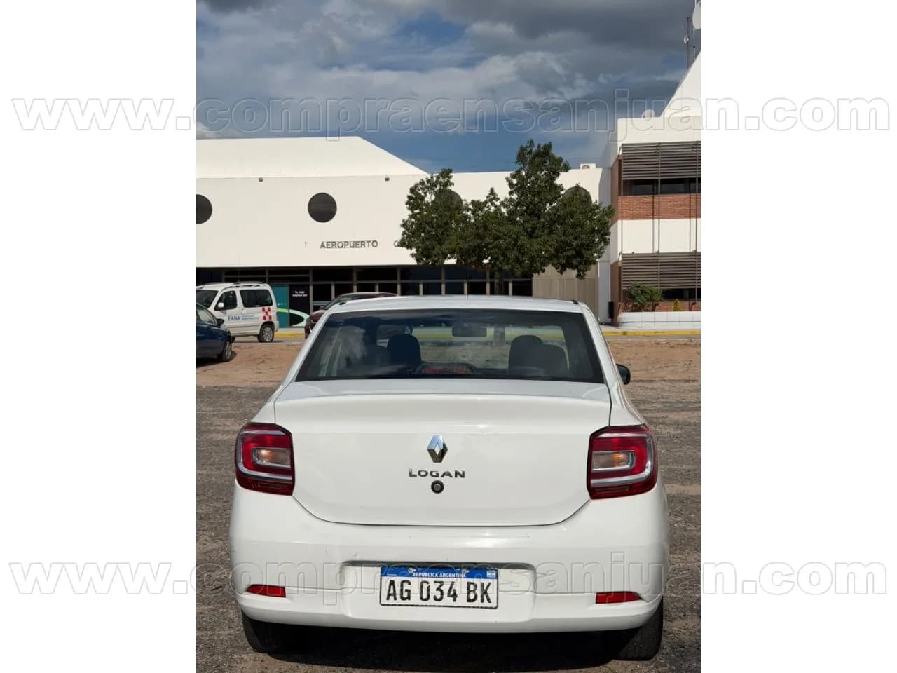 Renault Logan 1.6 Life 2023 Titular De 0km
