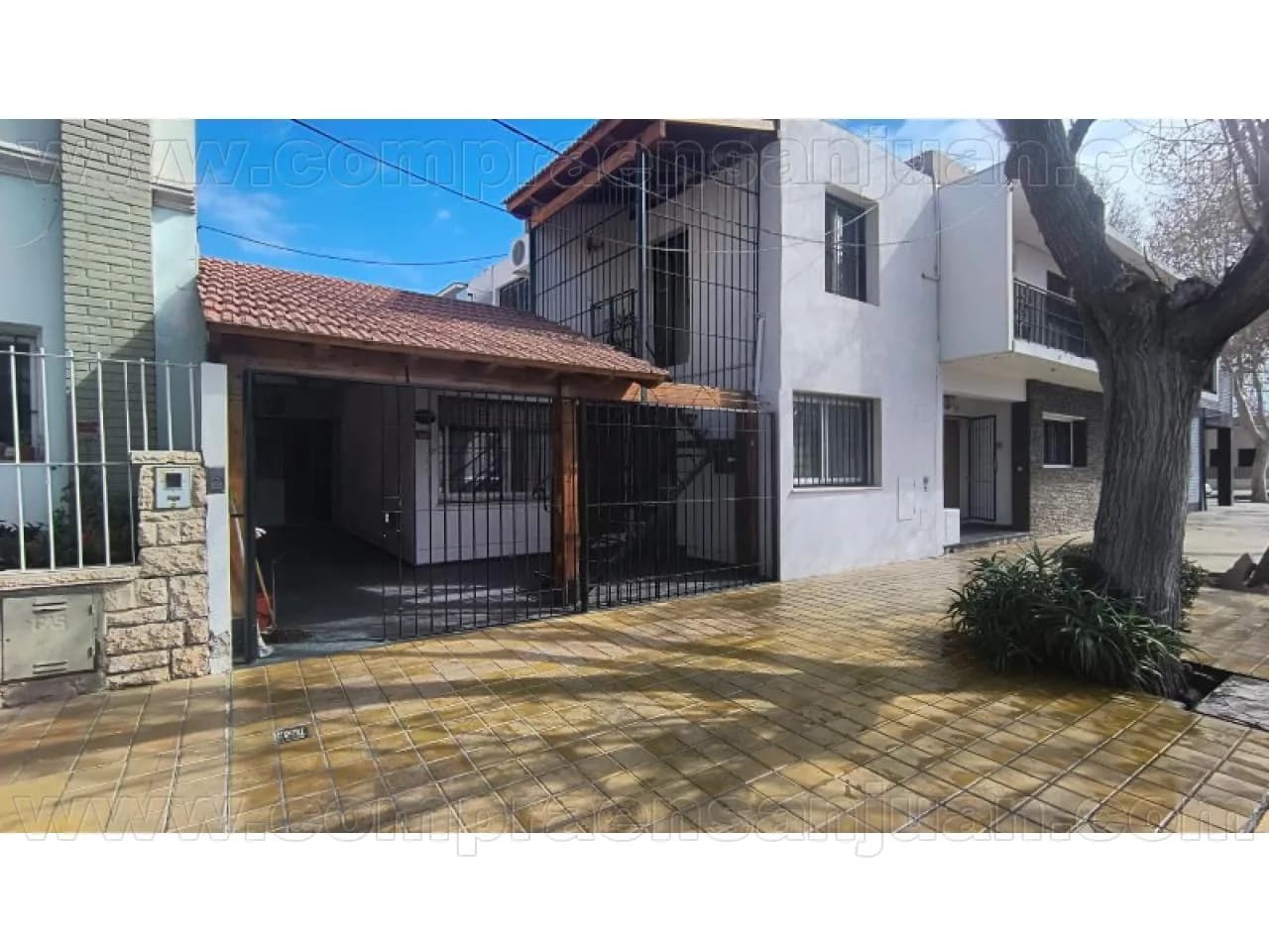 Venta Casa 3 Dormitorios + 2 Departamento De 1 Dormitorios Sobre Calle Aberastaian Capital Apta Crédito Hipotecario