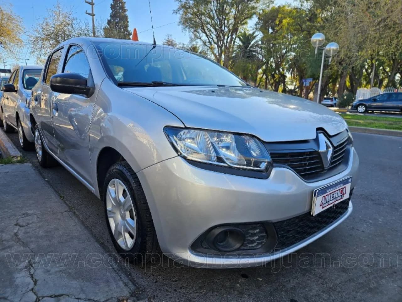 Renault Sandero Authentique 2017 1.6 $9.000.000 Resto En Cuotas