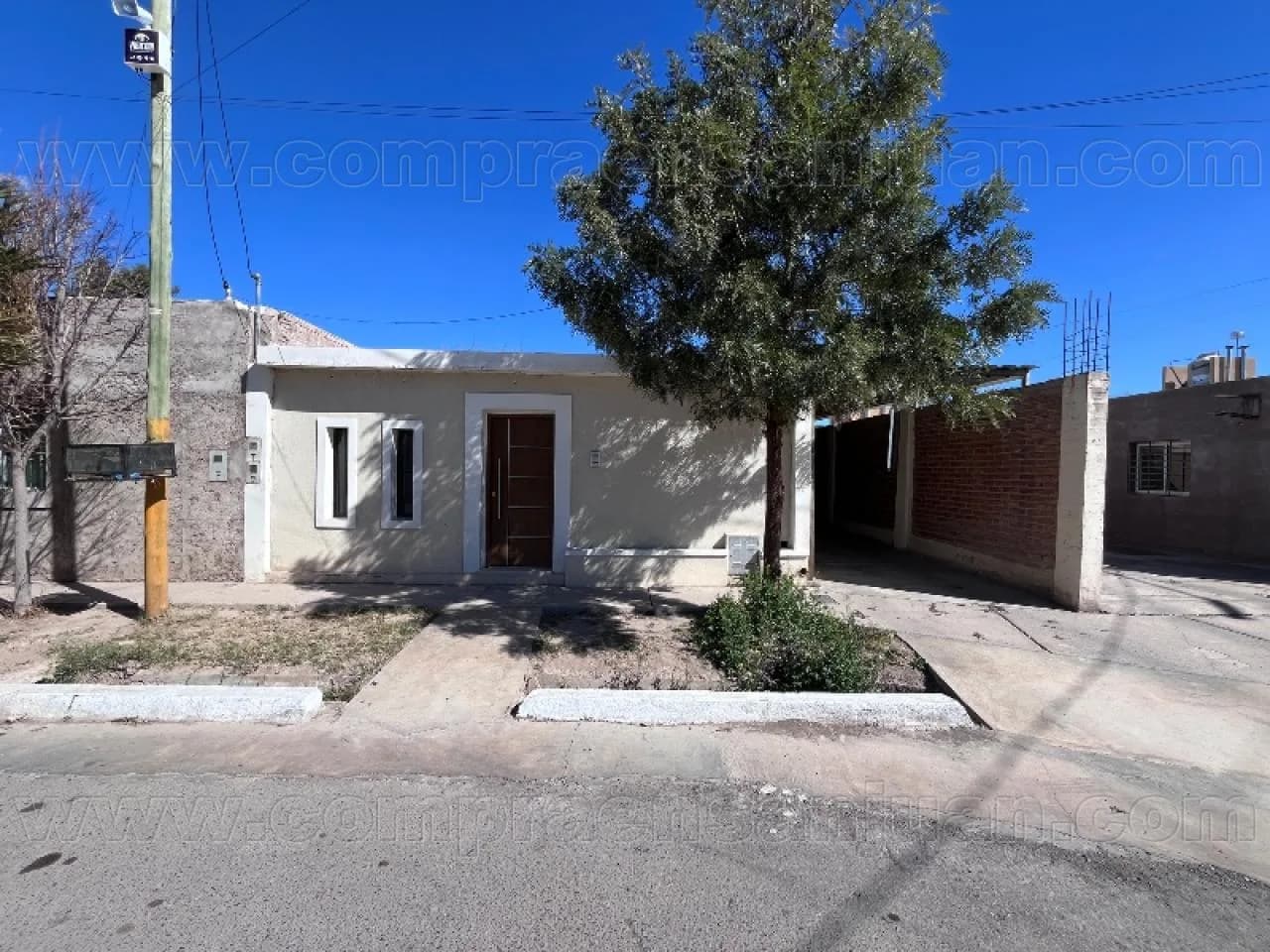 Alquiler Casa De 2 Habitaciones En Barrio Jardin Smata. Santa Lucia
