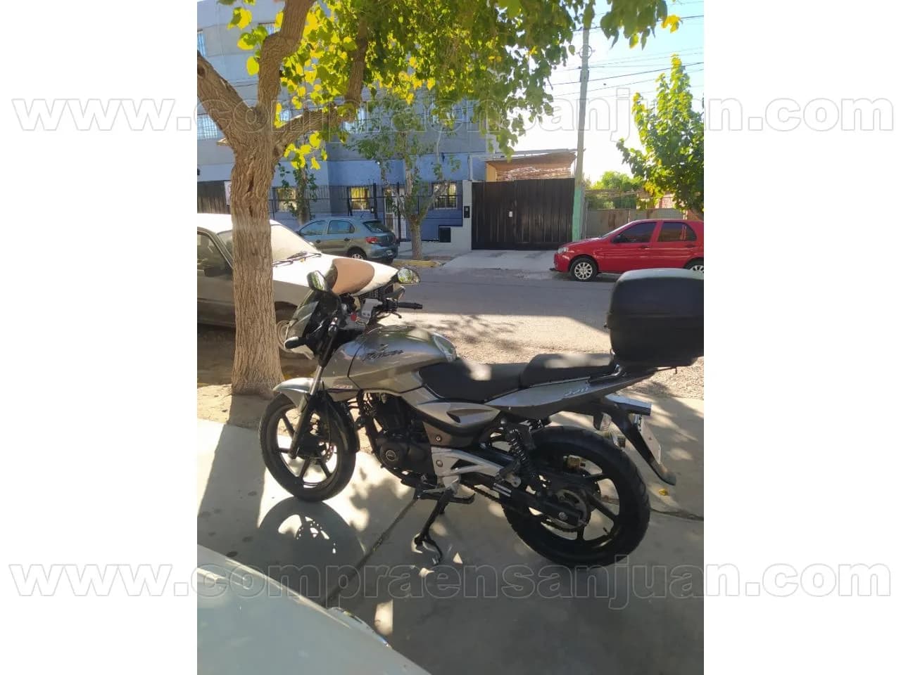 Bajaj Rowser 220 F 2011